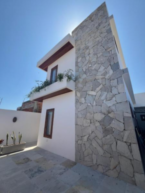 Sunny Kite House Prea